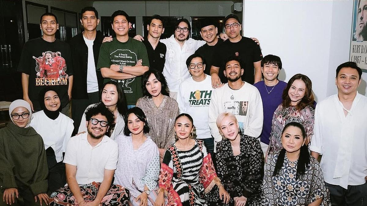 Dihadiri Penyanyi Lintas Generasi, Ini 10 Momen Seru Buka Bersama para Musisi di Rumah Ariel Noah