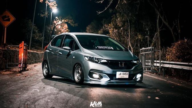 Warna bodi silver yang dipadukan dengan velg silver membuatnya terlihat elegan namun tetap sporty berkat kaki-kaki yang pas dan bodywork yang rata.  (Sumber: Instagram/@sittttt.luna)