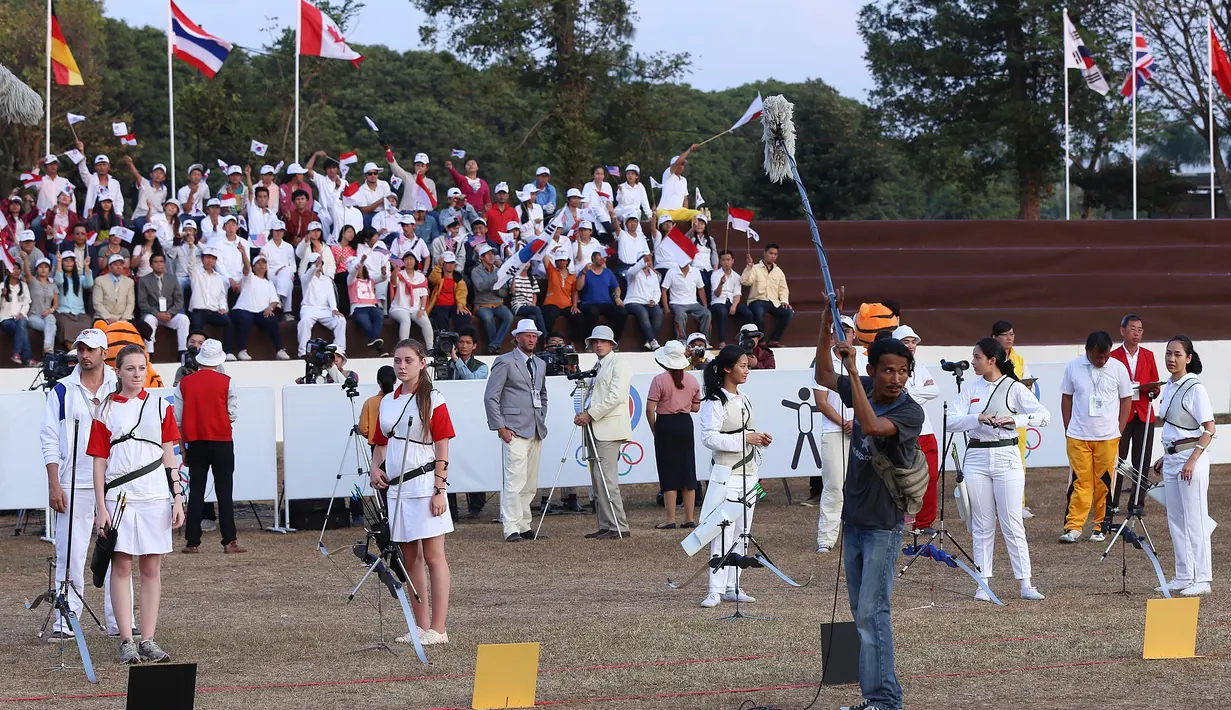 Syuting film '3 Srikandi' yang bercerita tentang 3 atlet panahan Indonesia yang berprestasi di Olimpiade Seoul pada tahun 1988. Film ini rencananya akan rilis pada Desember tahun ini. (Galih W. Satria/Bintang.com)