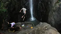 Sensasi Pagi Terjun Bebas dari Atas Curug Baligo Majalengka
