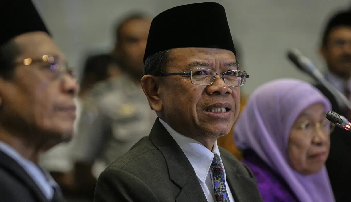 Dirjen Bimbingan Masyarakat Islam Kementerian Agama Machasin saat memberikan keterangan pers hasil sidang Itsbat di Jakarta, Minggu (13/9). Kemenag menetapkan Hari Raya Idul Adha 1436 H jatuh pada 24 September 2015. (Liputan6.com/Faizal Fanani)