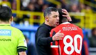 Rossoneri sempat tertinggal lebih dahulu berkat gol Kenan Yildiz di babak pertama. Namun di babak kedua, Rossoneri mampu bangkit. Mereka membalikkan kedudukan menjadi 2-1 berkat gol penalti Christian Pulisic dan gol bunuh diri Federico Gatti. (AFP/Fayez Nureldine)