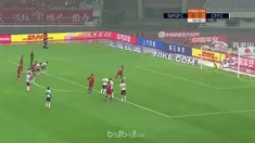 Hulk tetap tenang saat mengeksekusi tendangan penalti meski sempat gagal sebelumnya saat menang 2-0 atas Hebei dalam laga lanjutan...