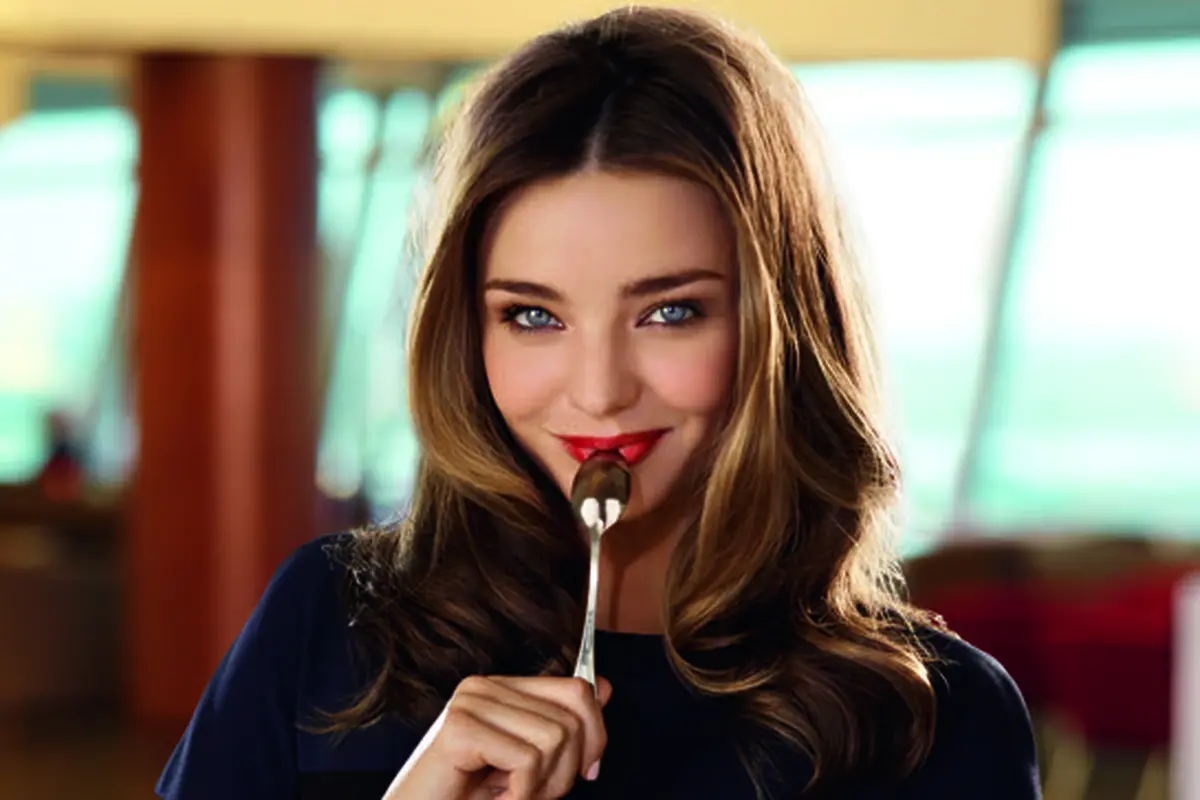 3 Rahasia Makan Enak Tapi Tetap Seksi Ala Miranda Kerr