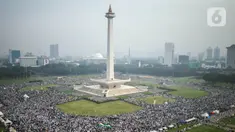 Suasana Aksi Bela Palestina di Monumen Nasional (Monas), Jakarta, Sabtu (2/12/2023). Aksi tersebut bertemakan "Munajat Kubro untuk Keselamatan NKRI (Negara Kesatuan Republik Indonesia) dan Kemenangan untuk Palestina". (Liputan6.com/Angga Yuniar)