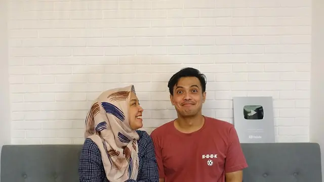 6 Potret Mesra Temmy Rahadi dan Istri, Nantikan Kelahiran Anak Kedua