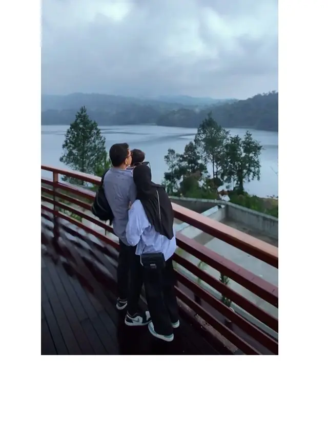7 Potret Nadya Mustika Pamer Baby Bump saat Liburan, Curi Perhatian