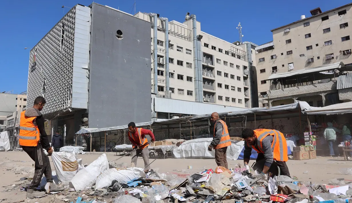 Hal ini menyusul situasi dan kondisi yang mulai kondusif di tengah gencatan senjata yang sedang berlangsung dalam perang antara Israel dan Hamas di wilayah pesisir Palestina. (Omar AL-QATTAA/AFP)