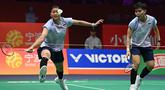 Ganda putri Indonesia, Amallia Cahaya Pratiwi (kiri) dan Siti Fadia Silva Ramadhanti (kanan) saat bertanding melawan Rin Iwanaga/Kie Nakanishi (Jepang) pada babak perempat final Kejuaraan Bulu Tangkis Asia 2026 di Ningbo, provinsi Zhejiang, Tiongkok Timur pada Jumat 10 April 2026. Ganda putri Indonesia, Amallia Cahaya Pratiwi dan Siti Fadia Silva Ramadhanti memastikan melaju ke babak semifinal. (CN-STR/AFP) / China OUT