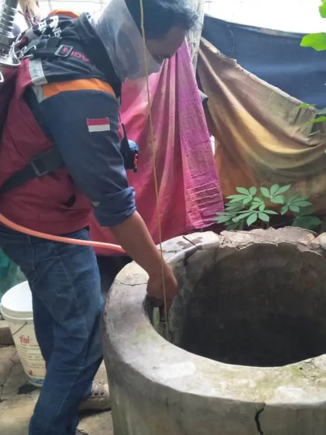 Sebanyak 12 sumur tercemar dalam insiden kebocoran pipa Pertamina di Dusun Sidadadi, Tarisi, Wanareja, Cilacap (6/10/2019). (Foto: Liputan6.com/Trantib Kec Wanareja/Muhamad Ridlo)