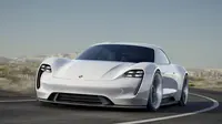 Mobil ini didukung sistem Porsche Turbo Charging yang mampu mengisi ulang baterai hingga level 80 persen dalam waktu sekitar 15 menit.