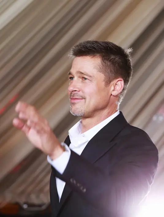 Sudah menjalin cinta selama 12 tahun nampaknya menjadi hal yang sangat sulit untuk Pitt melupakan Jolie. Sudah banyak hal yang menjadi kenangan indah yang mereka lewati bersama-sama. (AFP/Bintang.com)