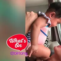 Verrell Bramasta dan adik lucunya, Vania Athabina.