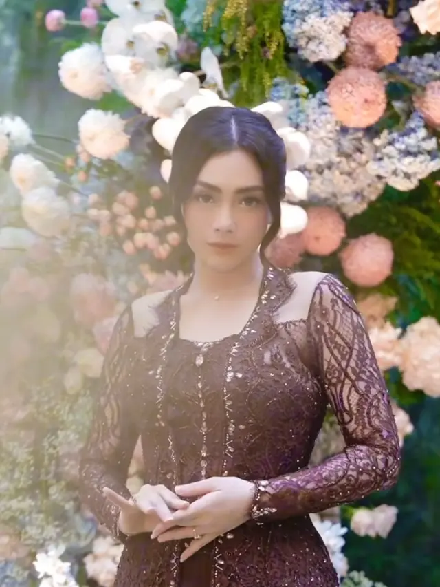 Inspirasi Kebaya Elegan ala Celine Evangelista (Instagram/@celine_evangelista)