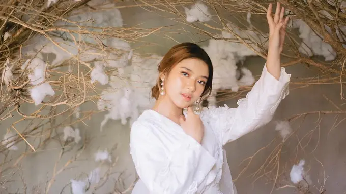 6 Pemotretan Tiara Idol dengan Tema 'Pearl In The Clouds' Ini Curi Perhatian