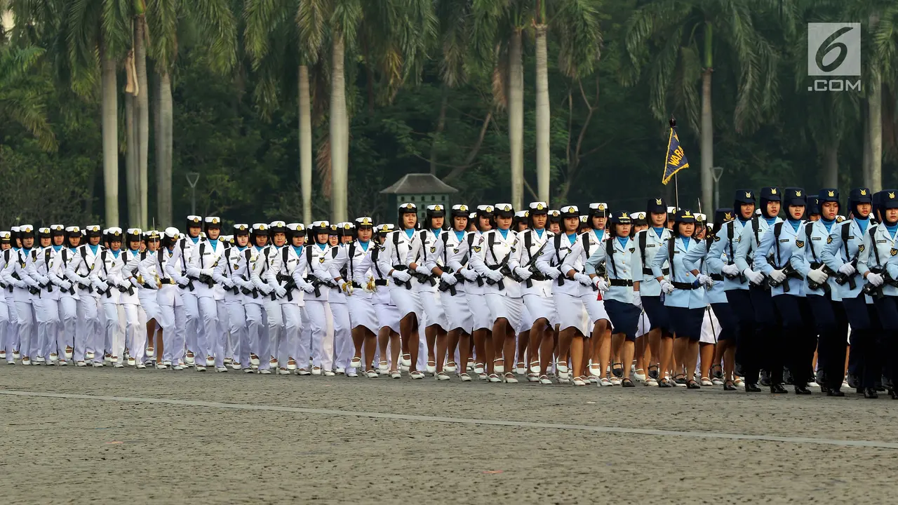 Prajurit TNI Wanita dan Polisi Apel Peringati Hari Kartini