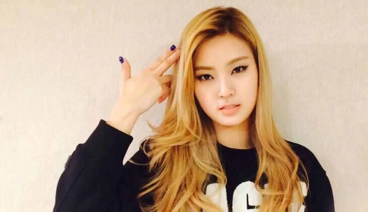 Sonamoo memang tidak seberapa terkenal seperti SNSD, namun girlband ini punya rapper yang sangat berbakat. Ia adalah D.ana. Tak hanya punya wajah yang cantik, ia juga punya skill rap yang patut diacungi jempol. (Foto: soompi.com)