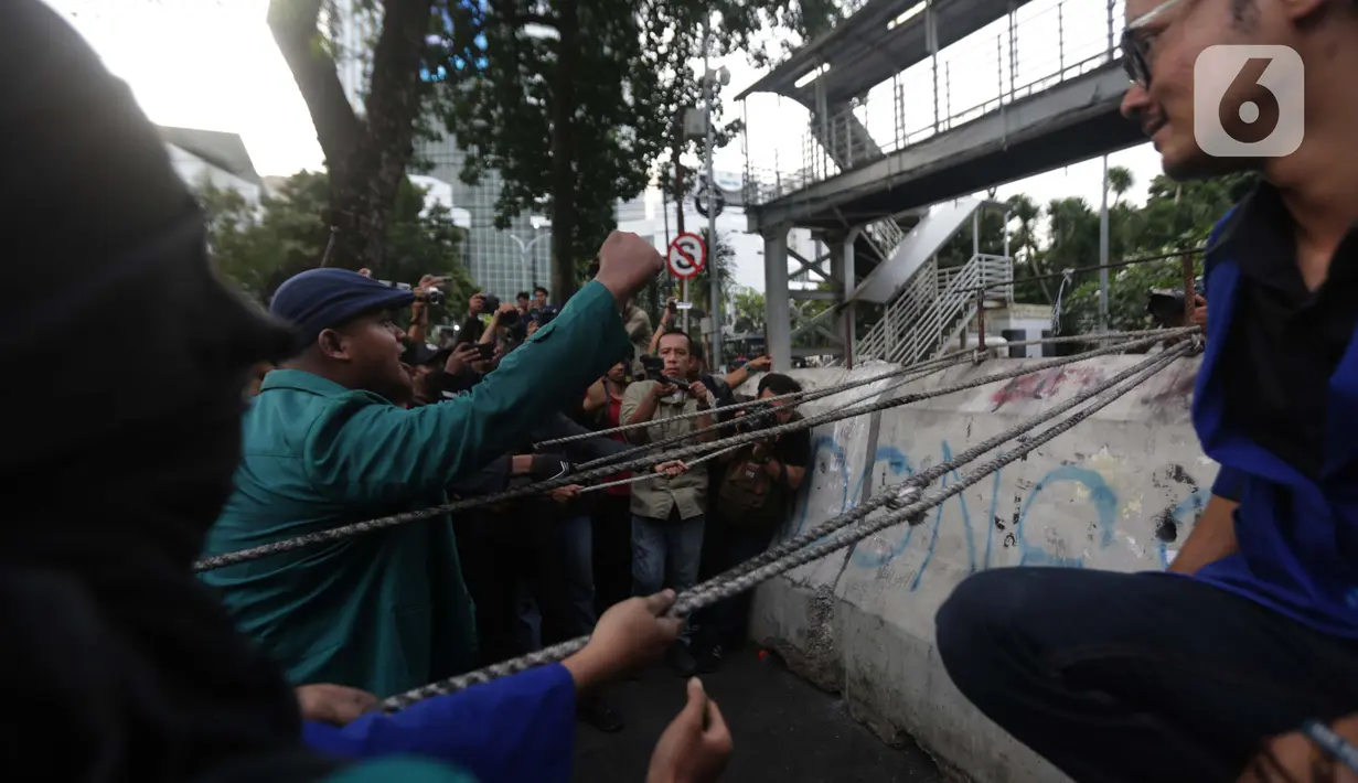 Meski berlangsung dengan semangat tinggi, aksi unjuk rasa berakhir damai. (Liputan6.com/Helmi Fithriansyah)
