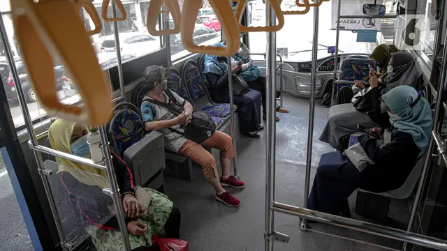 FOTO: Penyesuaian Operasional Transjakarta di Masa PPKM Level 2