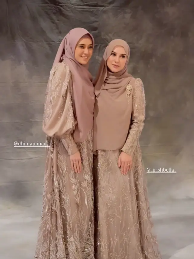 Dhini Aminarti dan Irish Bella tampak kompak mengenakan baju serba coklat