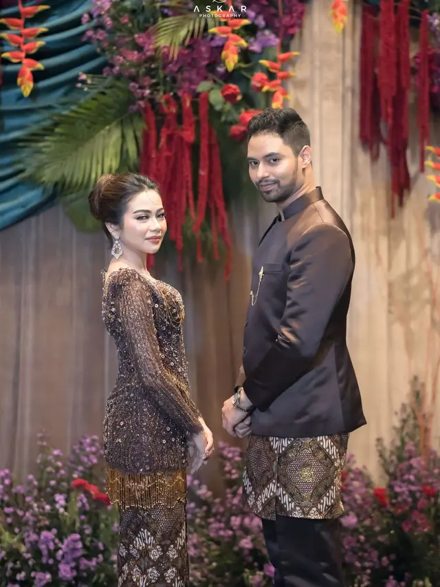 6 Potret Detail Kebaya Pertunangan Full Payet Rara LIDA, Serasi dengan Aladull