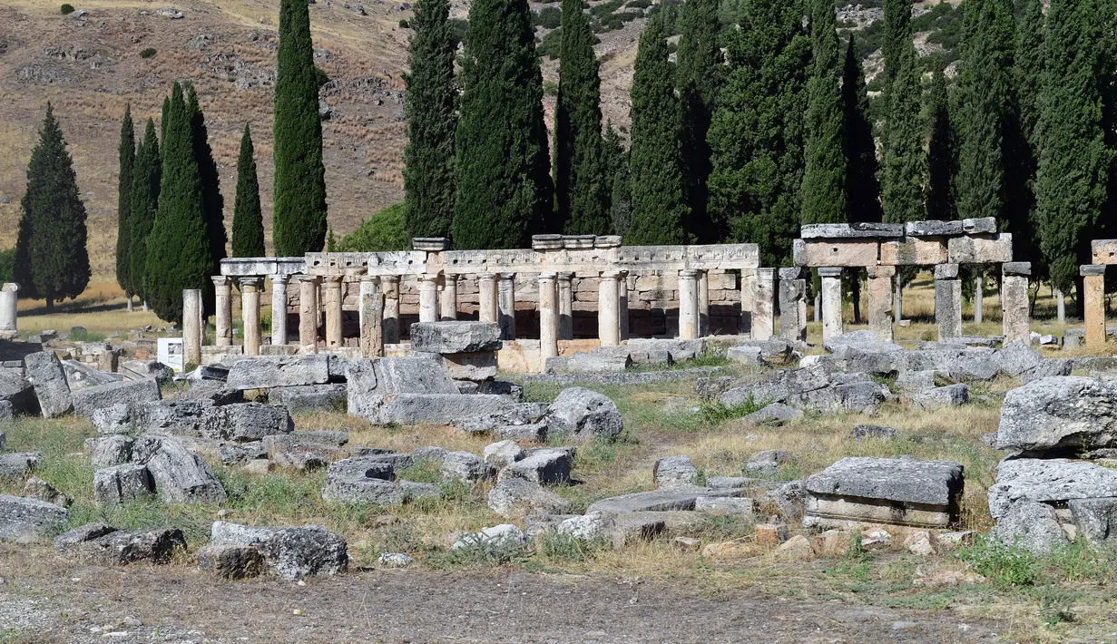 Reruntuhan kota kuno Hierapolis di Denizli, Turki, 6 Agustus 2020. Reruntuhan Hierapolis telah terdaftar sebagai Situs Warisan Dunia UNESCO. (Xinhua/Mustafa Kaya)