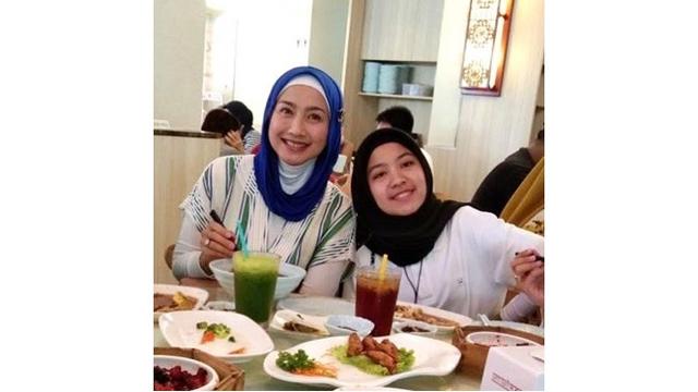 7 Potret Kompak Desy Ratnasari Dan Nasywa Nathania Bak Kakak Adik Hot Liputan6 Com Hal tersebut terlihat dalam data sementara yang dikeluarkan perhimpunan sang gerilyawan. nasywa nathania bak kakak adik