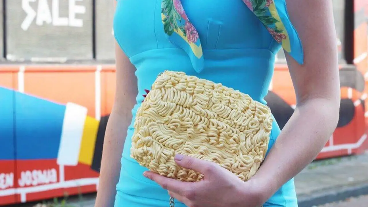 Setelah Hits Donat Indomie, Kini Muncul Tas Berbentuk Mi