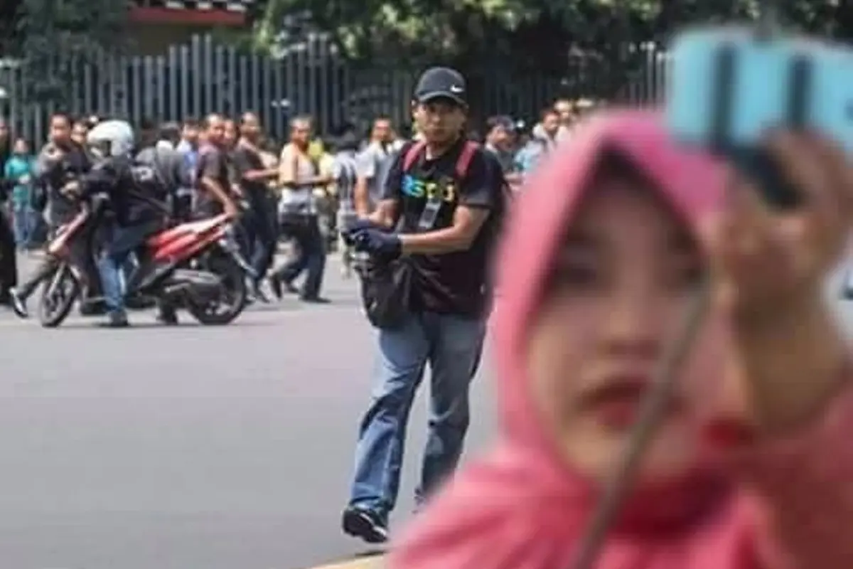 Foto 'Selfie' Berlatar Belakang Pelaku Teror Bom Sarinah Hoax?