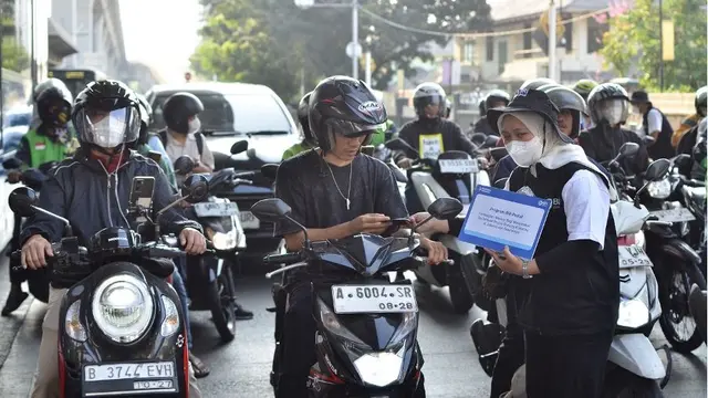 BRI Peduli Gerak Cepat Bagikan Masker dan Vitamin untuk Lindungi Warga dari Abu Vulkanik Krakatau