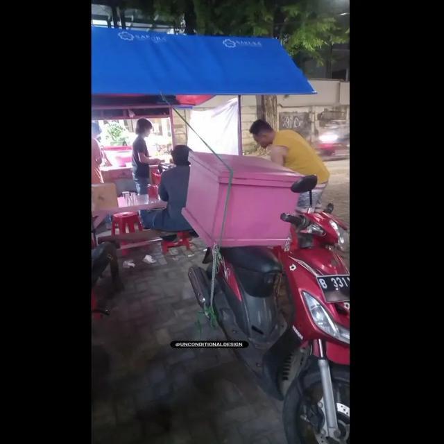 Kumpulan Potret Penyalahgunaan Sepeda Motor, Insinyur Pabrikan Dijamin Menangis Melihatnya (Instagram/@unconditionaldesign)