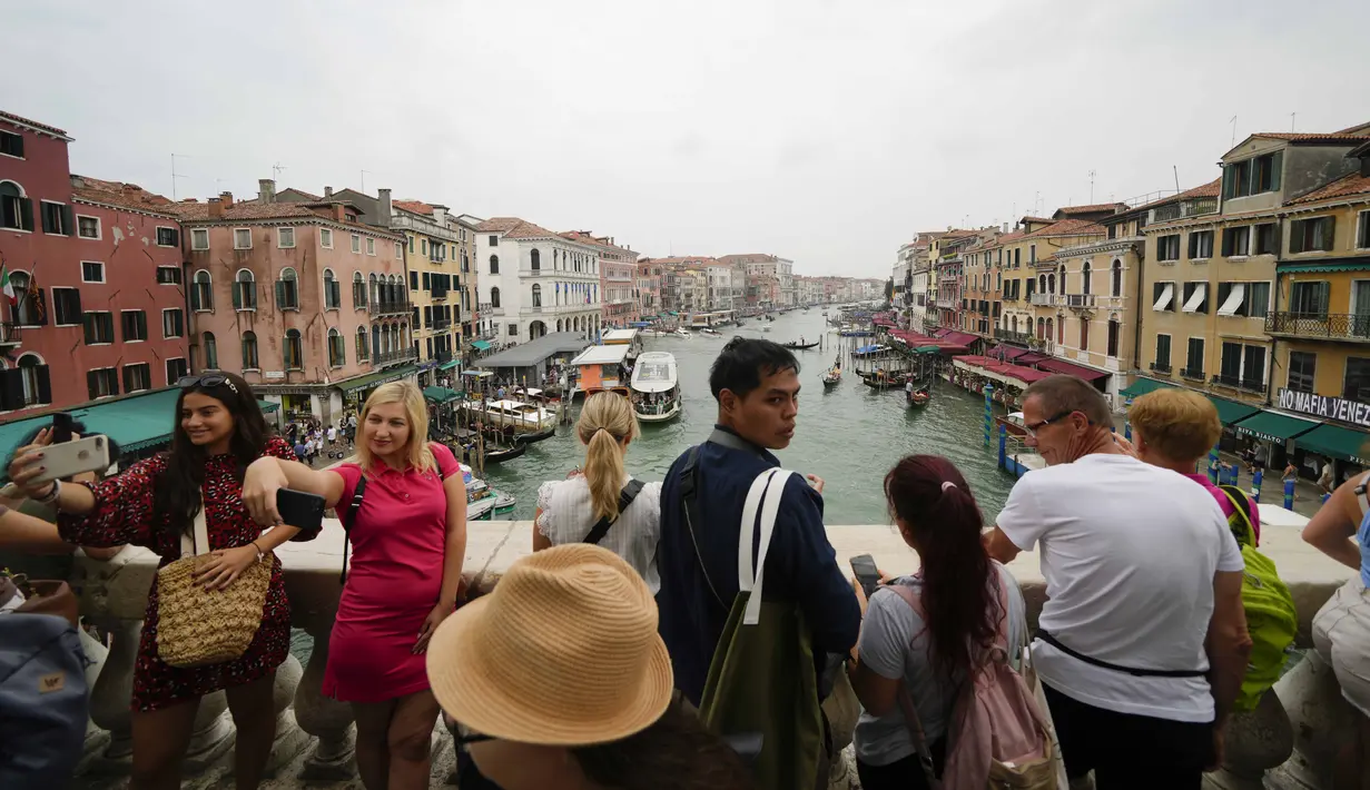 Venesia pada hari Kamis kembali lolos dari daftar situs warisan dunia yang terancam punah versi UNESCO, yang mengundang sorak-sorai kemenangan dari sang wali kota. (AP Photo/Luca Bruno)