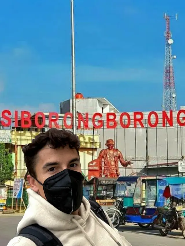 6 Editan Foto Marc Marquez di Lombok Ini Bikin Warganet Terhibur