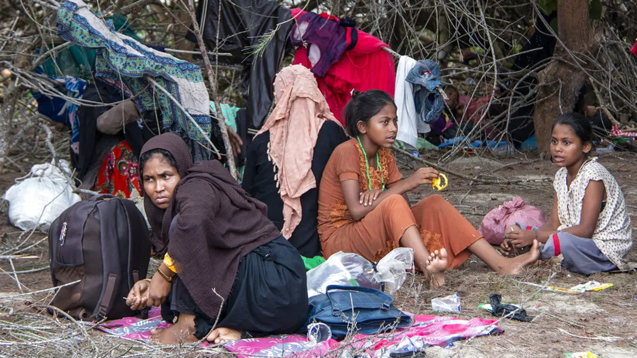 FOTO: 81 Pengungsi Rohingya Terdampar di Pulau Idaman Aceh