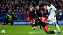 Kemenangan tersebut membuat Inter Milan dan Sociedad berhak melaju ke fase gugur Liga Champions setelah mereka sama-sama mengoleksi 10 poin dari empat pertandingan. Dengan menyisakan dua pertandingan lagi, perolehan poin mereka sudah tak mampu dikejar oleh Salzburg (tiga) dan Benfica (nol). (AP Photo/Petr David Josek)