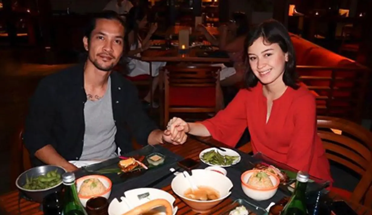 Rayakan tiga tahun kebersamaan, Kimberly dan Edward memilih untuk menikmati makan malam bersama. (Liputan6.com/IG/kimbrlyryder)