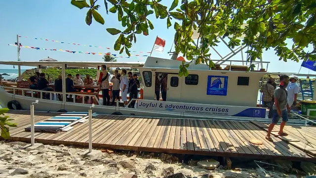 Memasuki era kenormalan baru, lokasi wisata dan hotel di wilayah Anyer, Kabupaten Serang, Banten, mulai bergeliat. (Yandhi Deslatama/Liputan6.com)