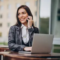 ilustrasi perempuan bekerja/photo created by senivpetro - www.freepik.com