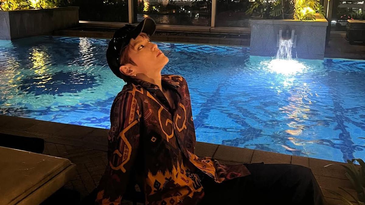 6 Gaya Idol K-pop Percaya Diri Berbatik, dari Anggota NCT hingga Super Junior