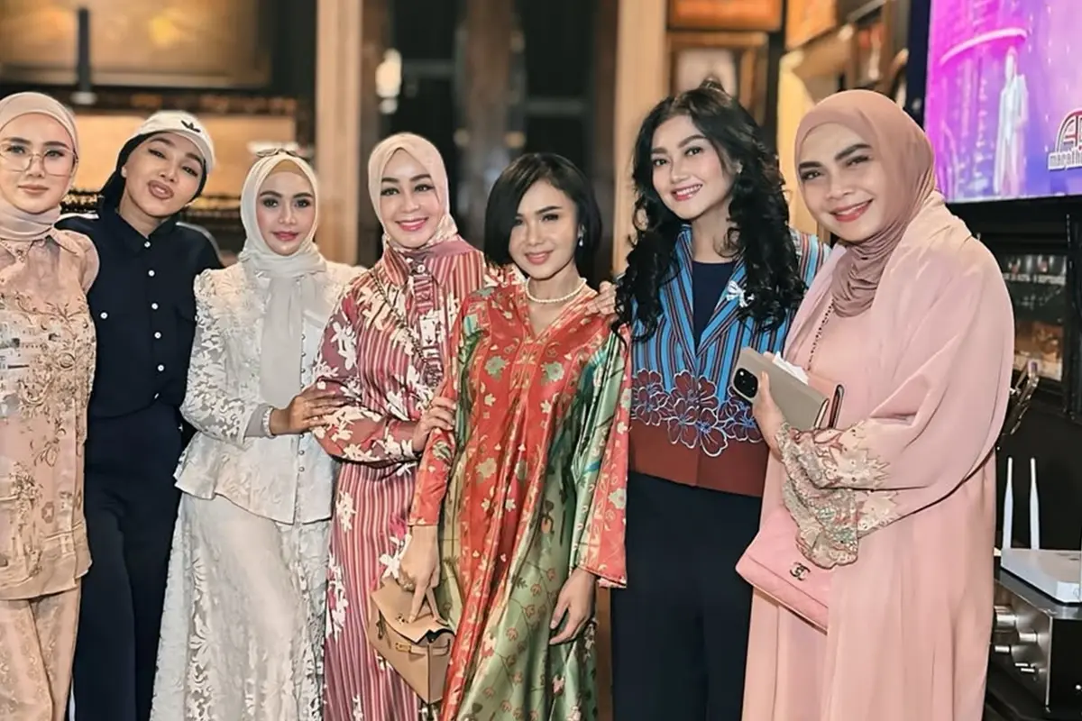 6 Potret Geng Artis Mulan Jameela Buka Puasa Bersama di Resto Ahmad Dhani