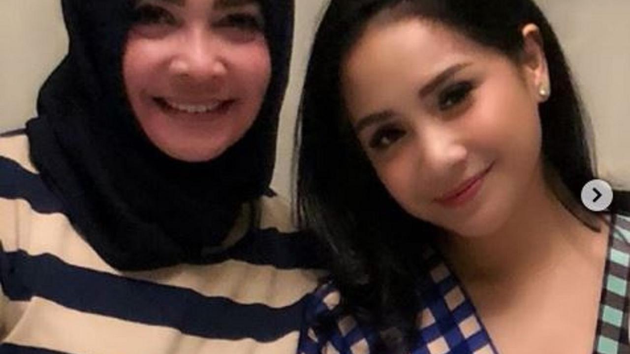 [Bintang] Rieta Amilia dan Nagita Slavina