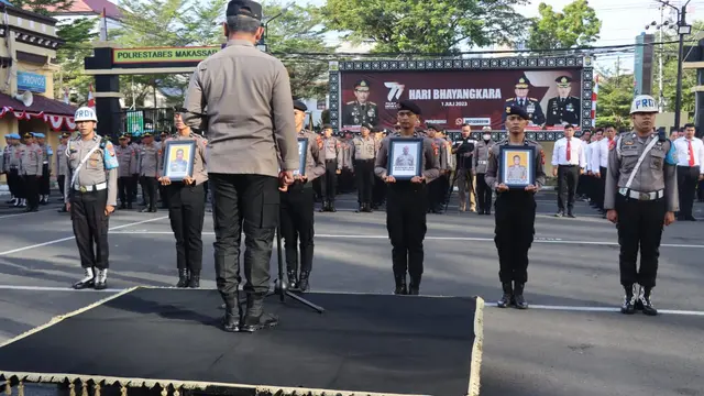 4 polisi di Makassar dipecat (Liputan6.com/Fauzan)