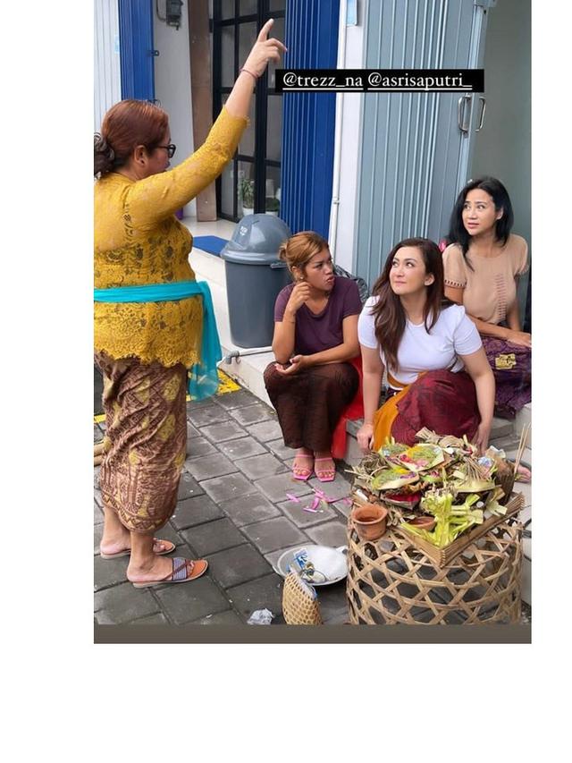 Buka Bisnis Baru di Bali, Ini 6 Potret Nafa Urbach saat Jalani Upacara Melaspas