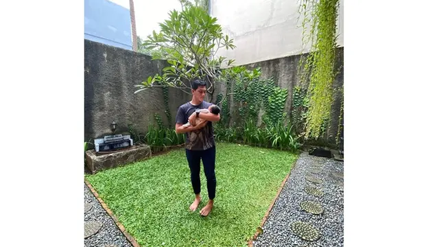 6 Potret Anak Kedua Tantri Kotak yang Terkena Bronkopneumonia, Jalani Perawatan Intensif