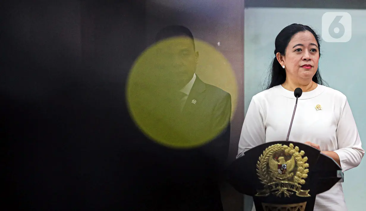 "Pimpinan DPR sudah menerima surpres dari presiden terkait dengan usulan pengganti calon panglima TNI," kata Puan Maharani di Kompleks Parlemen Senayan, Selasa (31/10/2023). (Liputan6.com/Faizal Fanani)