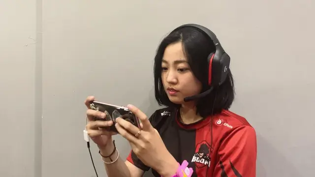 7 Potret Transformasi Nona Berlian "Ronaldowati", Kini Aktif Jadi Gamers