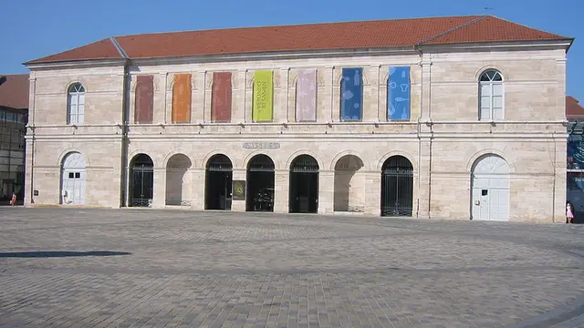 Museum Seni dan Arkeologi Besançon, Perancis