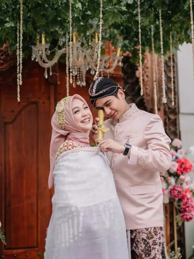 9 Potret Ria Ricis di Acara Pengajian dan Siraman 7 Bulan Baby R, Bumil Cantik Pakai Busana Serba Pink