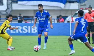 Frans Putros, bek Persib Bandung asal Irak, BRI Super League. (Dok. ileague.id)