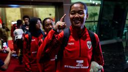 Suasana kedatangan para pemain Timnas Indonesia Putri setelah menjuarai Piala AFF Wanita 2024 di Gedung VVIP Terminal 3 Bandara Soekarno Hatta, Tangerang, Jumat (06/12/2024). (Bola.com/Bagaskara Lazuardi)